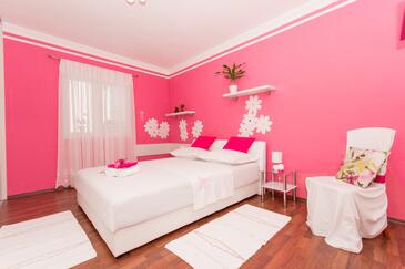 Appartamenti con parcheggio Okrug Gornji, Bua - Čiovo - 22799