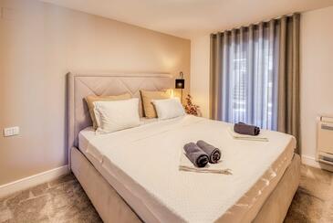 Apartmanok családok részére medencével Njivice, Krk - 22805