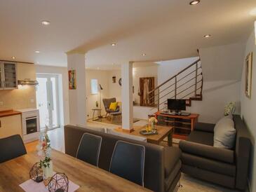 Three bedroom house Primorski Dolac, Zagora (K-22831)
