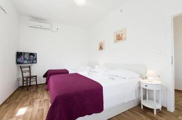 Nyaralóház medencével Selca, Brac - 22845