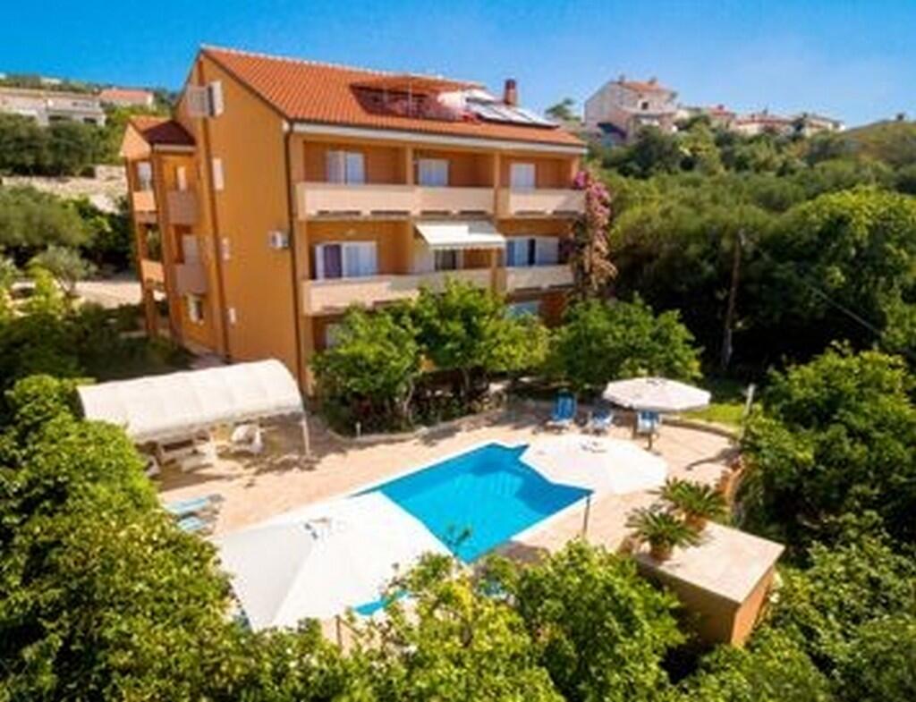 Appartamenti con piscina Banjol, Arbe - Rab - 22848