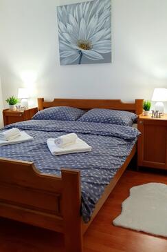 Ferienwohnungen mit Parkplatz Pirovac, Sibenik - 22853