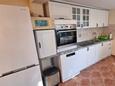 Novalja, Bucătărie în unitate de cazare tip studio-apartment, animale de companie sunt acceptate şi WiFi.