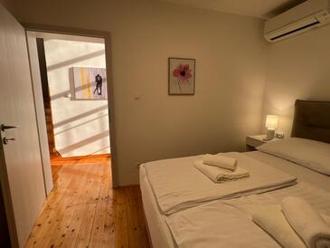 Ferienhaus am Meer Pisak, Omis - 22862