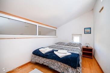 Apartments with parking space Zadar - 22871