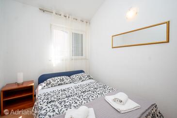 Apartments with parking space Zadar - 22871