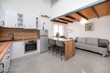 Apartments with parking space Zadar - 22871