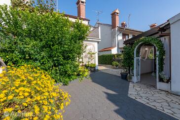 Apartments with parking space Rovinj - 2288