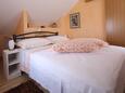 Makarska, Bedroom 4 in the house, air condition available, (pet friendly) and WiFi.