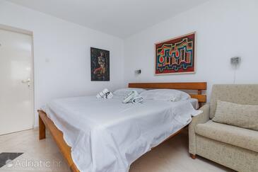 Family-friendly apartments with swimming pool Brela, Makarska - 22910