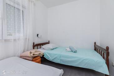 Family-friendly apartments with swimming pool Brela, Makarska - 22910