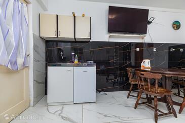 Lejligheder med pool egnet til familier med børn Brela, Makarska - 22910