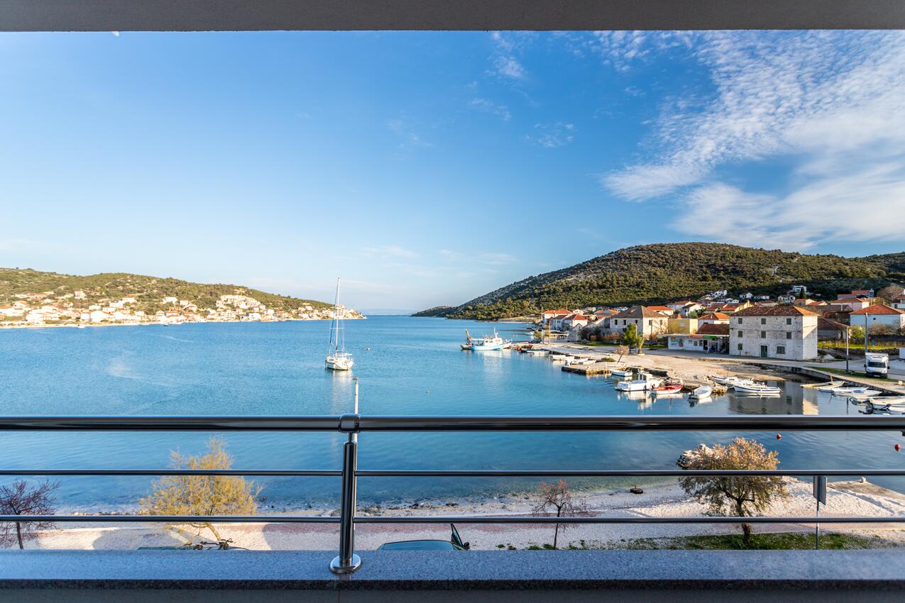 Familienferienwohnungen am Meer Vinisce, Trogir - 22920