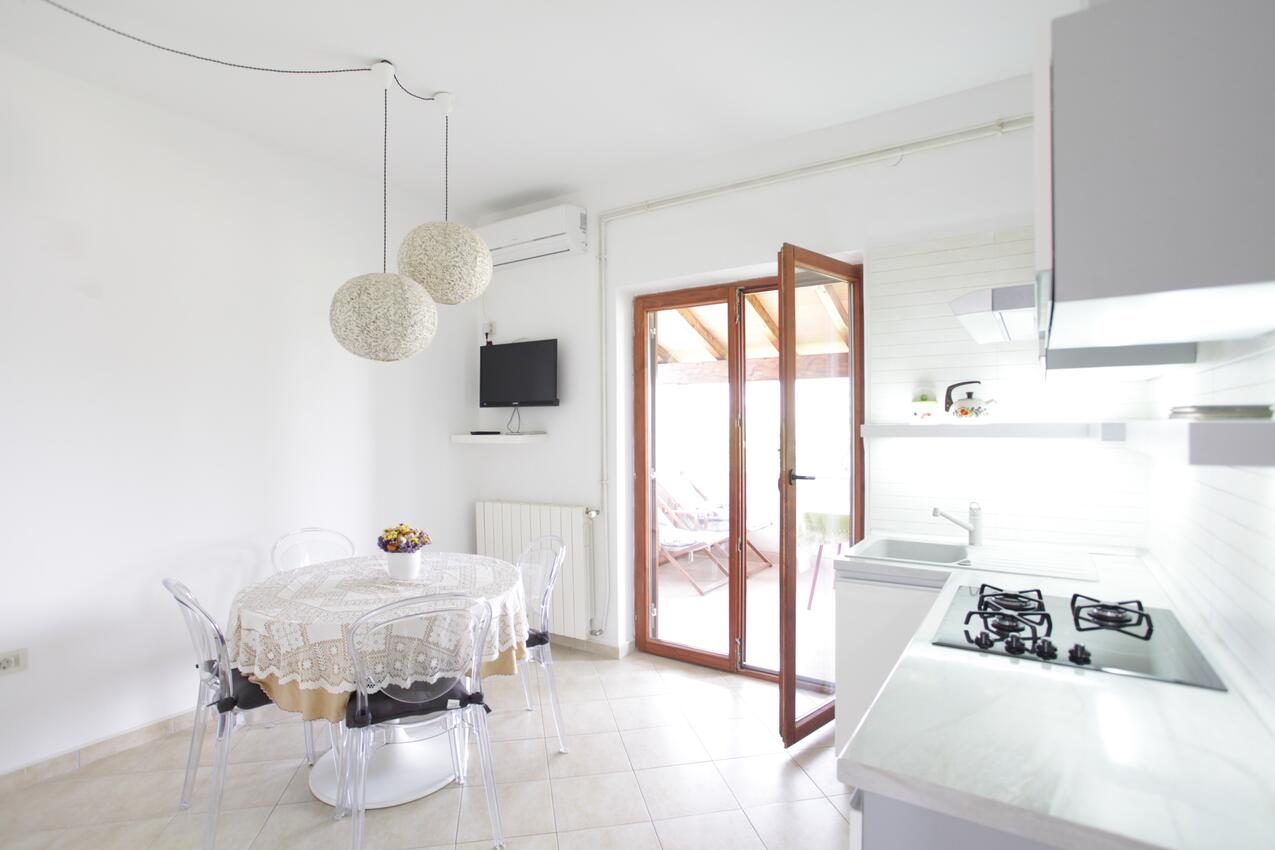 Apartmaji s parkingom Fažana - 2293