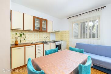 Ferienwohnungen mit Parkplatz Tucepi, Makarska - 22936