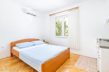 Apartments with parking space Tučepi, Makarska - 22936