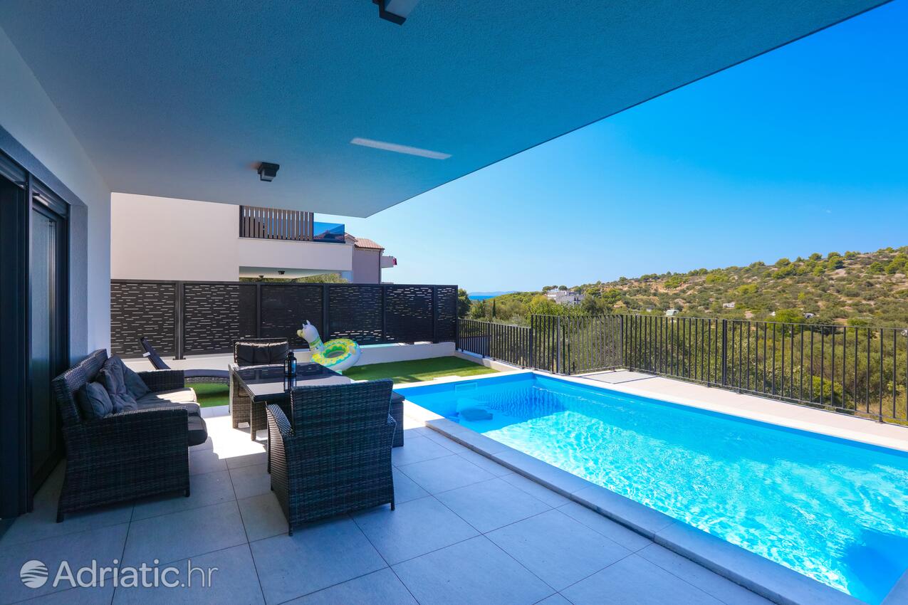 Апартаменты для семьи с бассейном Муртер - Murter - 22942