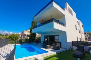 Apartmani s bazenom pogodni za obitelji s djecom Murter - 22942