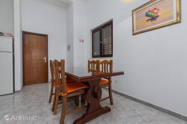 Appartamenti accanto al mare Pisak, Almissa - Omiš - 22946