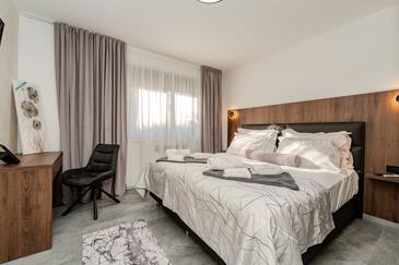 Lejligheder med pool egnet til familier med børn Vir - Kozjak, Vir - 22971