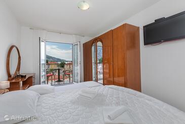 Ferienwohnungen mit Parkplatz Omis - 22973