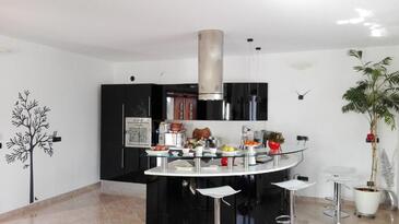 Ferienwohnungen mit Parkplatz Galizana, Fazana - 22977