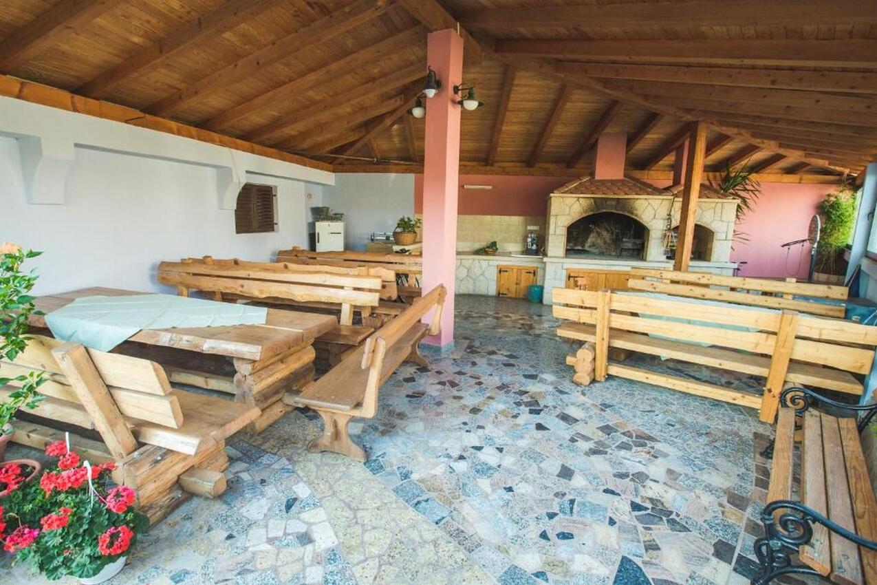 Courtyard - Apartments with a swimming pool Lopar, Rab