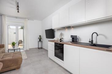 Apartmani s bazenom pogodni za obitelji s djecom Selce, Crikvenica - 22985