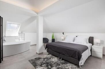 Apartmani s bazenom pogodni za obitelji s djecom Selce, Crikvenica - 22985