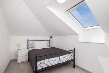 Apartmani s bazenom pogodni za obitelji s djecom Selce, Crikvenica - 22985