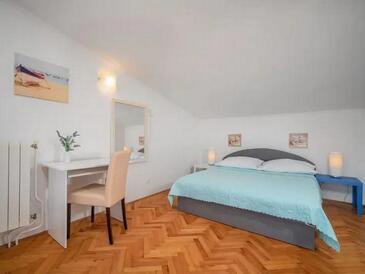 Holiday house with a swimming pool Poreč - 23000