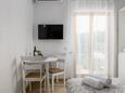Drenje, Dining room in the studio-apartment, (pet friendly) and WiFi.