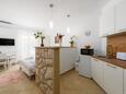 Drenje, Kitchen in the studio-apartment, (pet friendly) and WiFi.