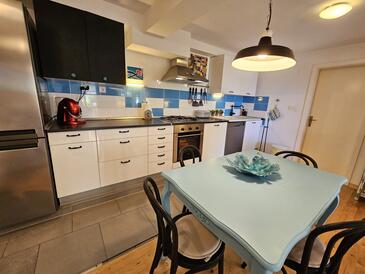 Apartments with WiFi Njivice, Krk - 23004
