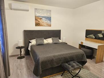 Ferienwohnungen mit Parkplatz Okrug Gornji, Ciovo - 23007