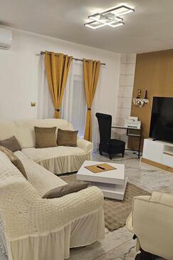Okrug Gornji, Obývací pokoj v ubytování typu apartment, domácí mazlíčci povoleni a WiFi.