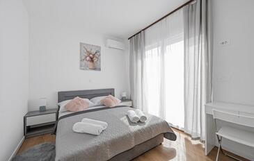 Casa pentru familii cu piscină Vodice - 23021