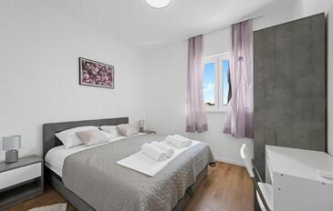 Casa pentru familii cu piscină Vodice - 23021