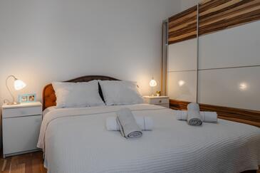 Apartments with terrace Vir, North Dalmatia