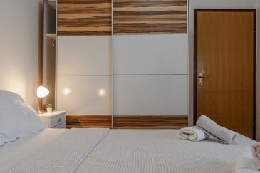 Apartments with terrace Vir, North Dalmatia