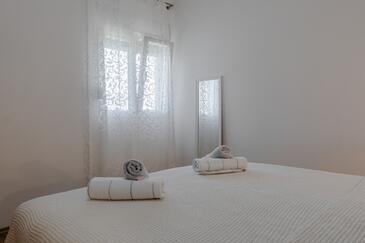 Apartments with terrace Vir, North Dalmatia