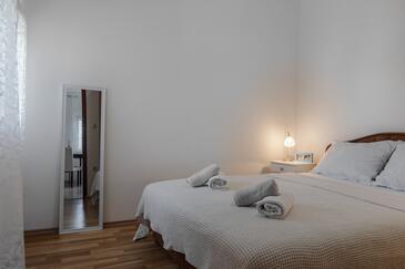 Apartments with terrace Vir, North Dalmatia