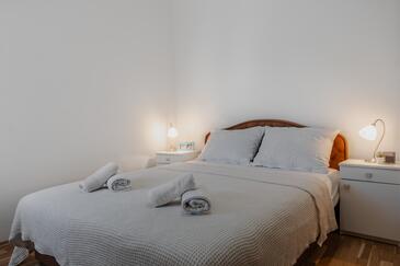 Apartments with terrace Vir, North Dalmatia