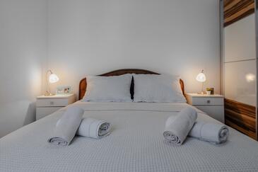 Apartments with terrace Vir, North Dalmatia