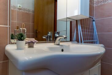 Apartments with terrace Vir, North Dalmatia