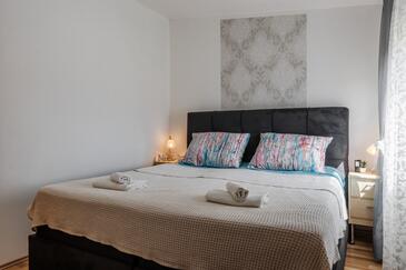 Apartments with terrace Vir, North Dalmatia