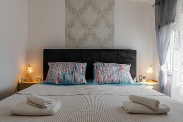 Apartments with terrace Vir, North Dalmatia