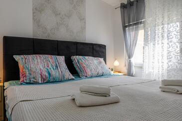 Apartments with terrace Vir, North Dalmatia