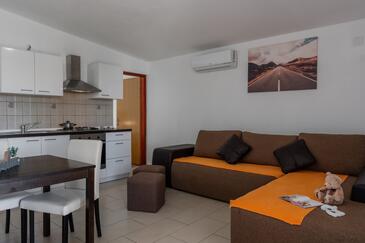Apartments with terrace Vir, North Dalmatia