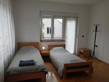 Sobe s privatnim parkingom Pleternica, Slavonija - 23032